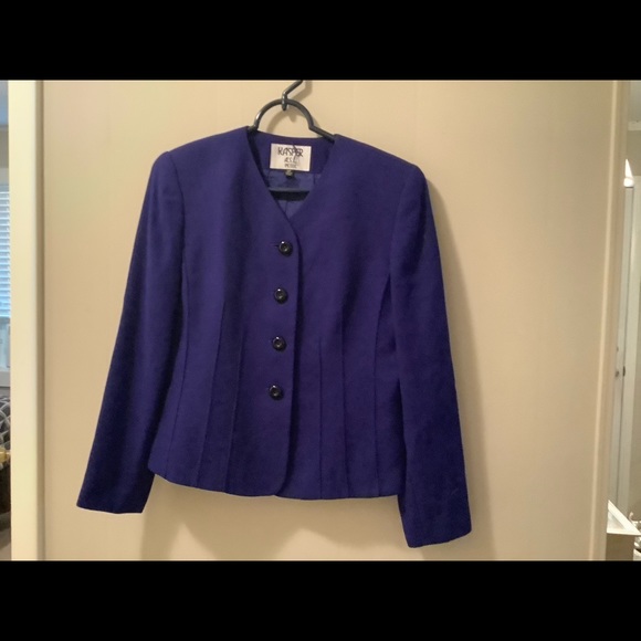 Jasper A.S.L. Petite 6P Suit with skirt and scarf. - Picture 2 of 5